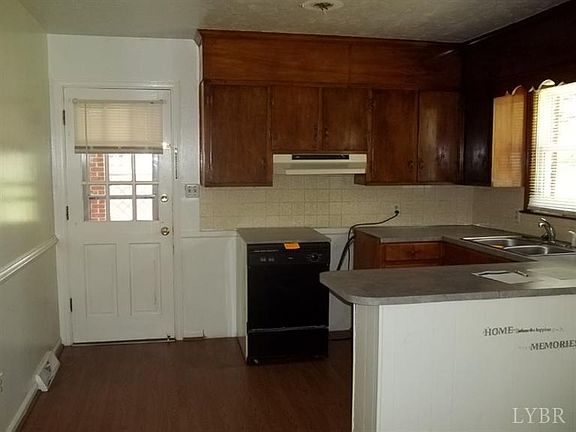 3rd image of 170 Crestwood Dr