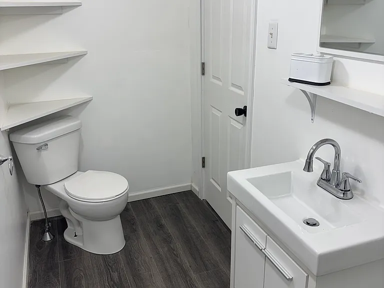 910 Hill St — Photo 8