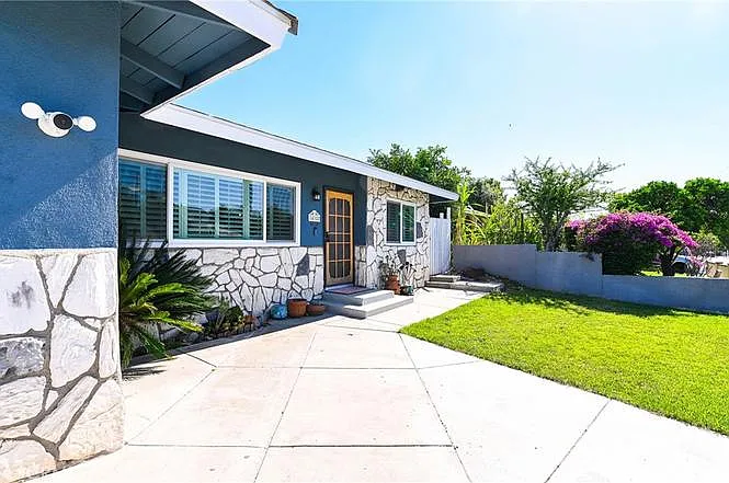 14322 Tedford Dr — Photo 3