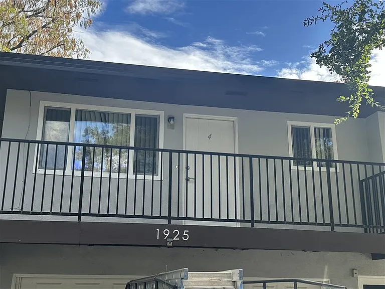1925 Donner Ave #4 — Photo 1