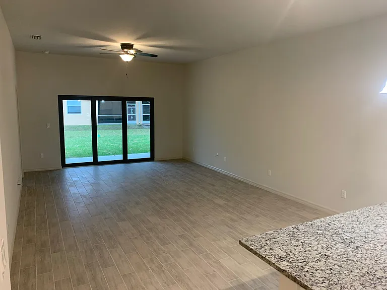 3533 SW 8th Pl — Photo 6