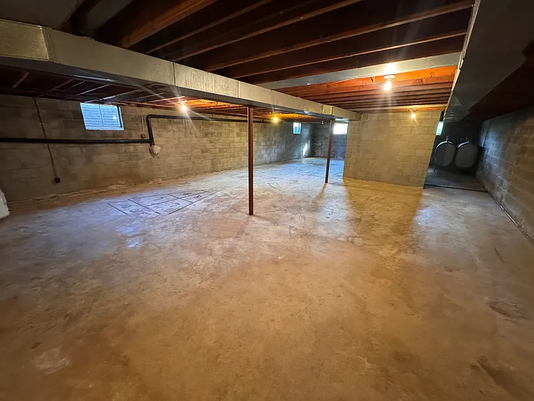 1136 Lexington Rd — Photo 23