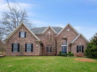 12 Bon Hills Dr, Saint Louis, MO 63132