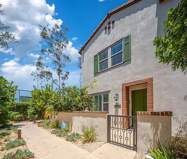 3 bed, 2.5 bath, 1795 sqft, $4,380 — Photo 2