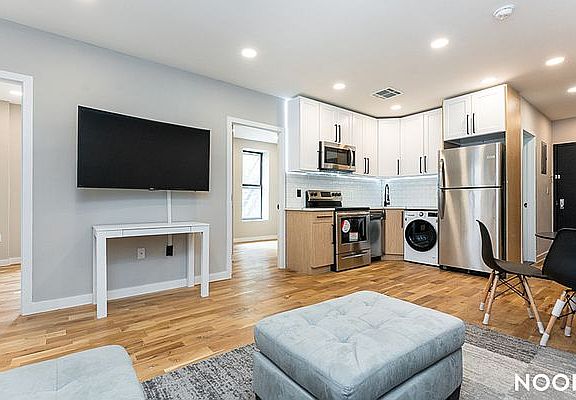 2nd image of 555 E 137th St #304