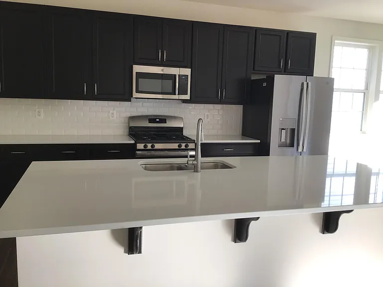 1035 Aspen Rd — Photo 3