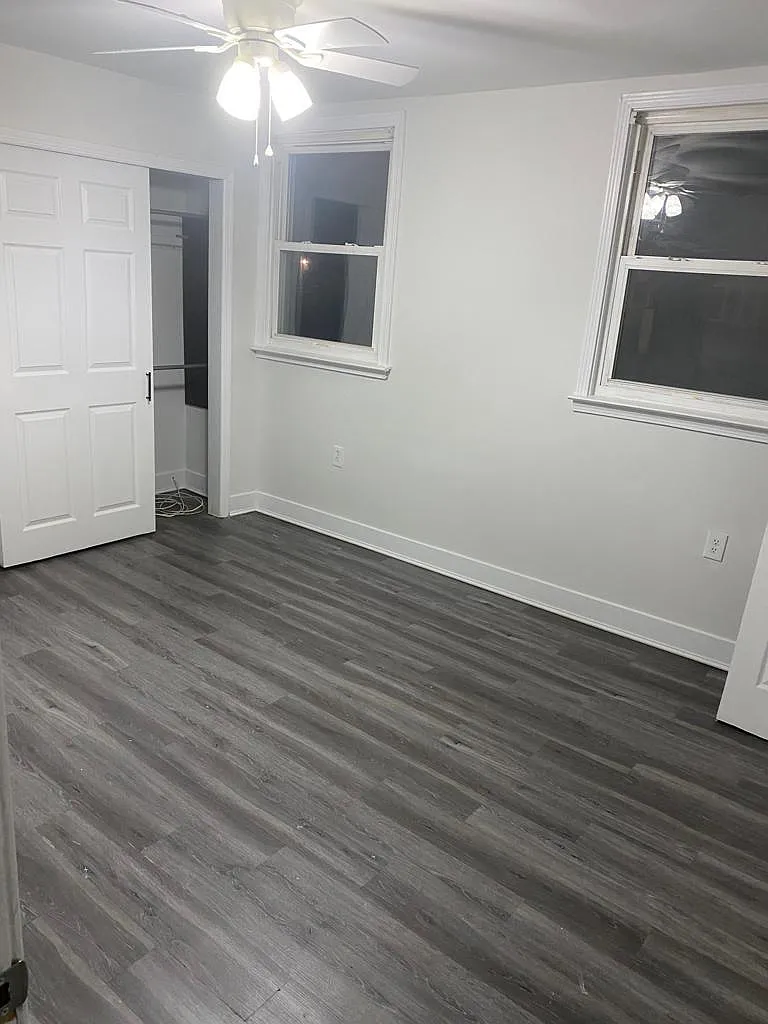 Building Photo - 160 Elm St #2