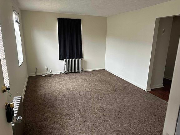 5th image of 145 Glenridge Pl #C