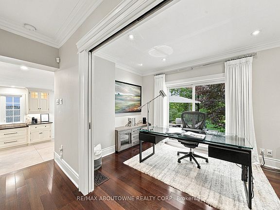 4th image of 426 Trafalgar Rd