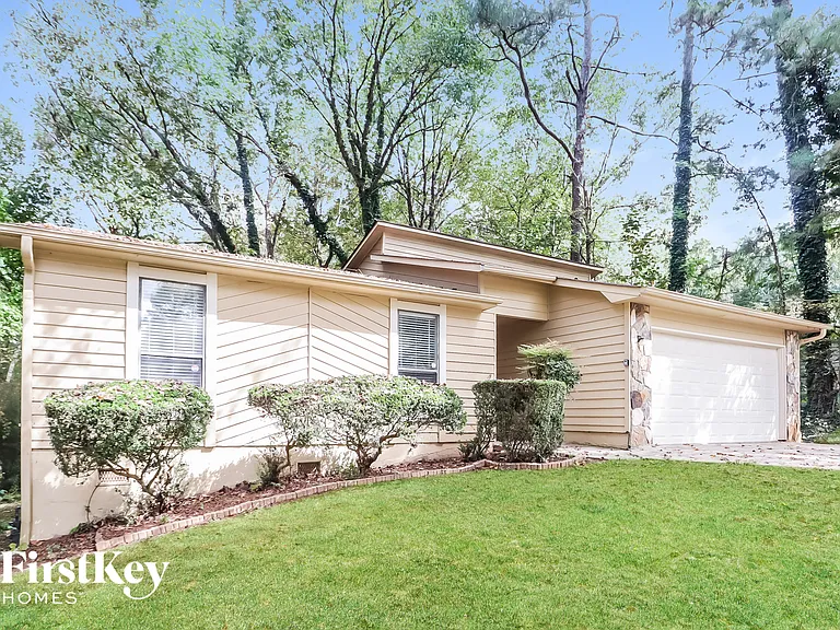 3226 Deshong Dr — Photo 2