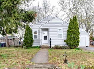 161 Adams St, Warwick, RI 02888