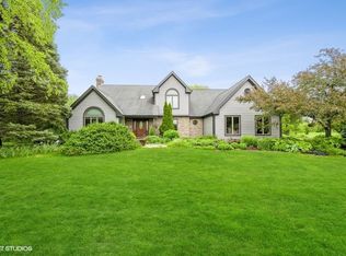 8N161 Phar Lap Dr, St Charles, IL 60175