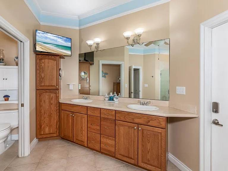 1064 SW Pigeon Plum Way — Photo 18