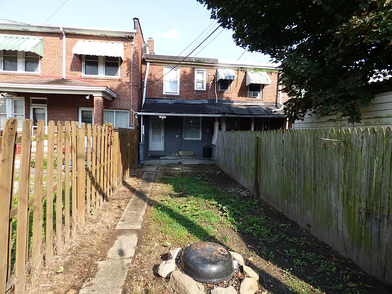 1134 Race St — Photo 8