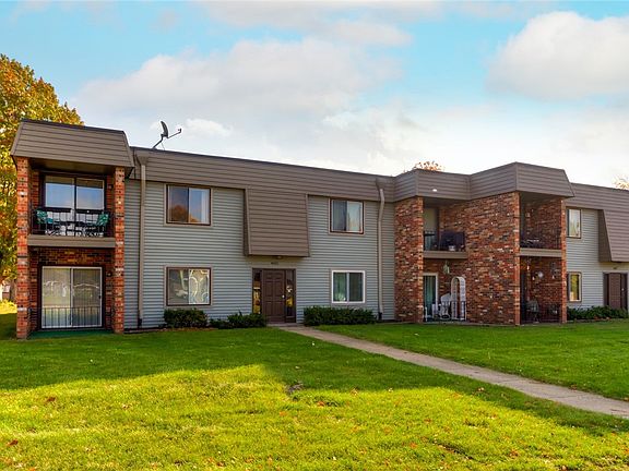 2nd image of 4825 Woodland Ave Unit 8