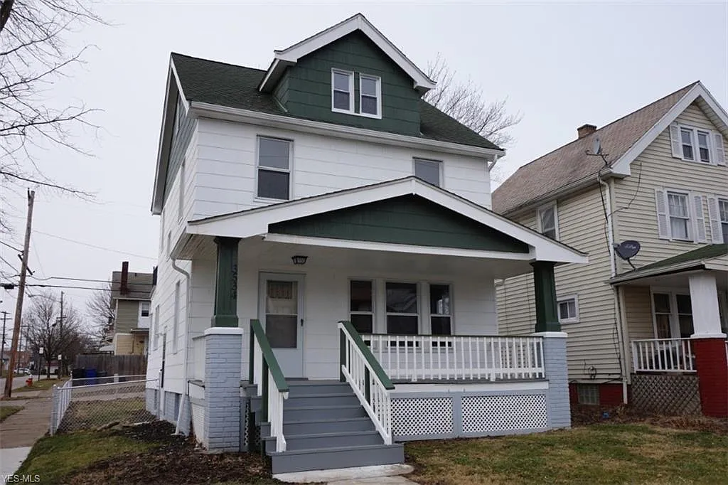 3534 W 127th St photo 1