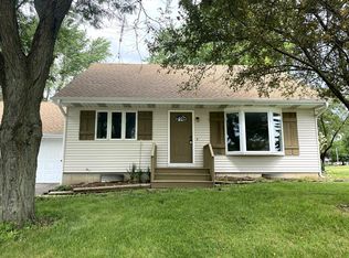 4916 W Oakwood Dr, McHenry, IL 60050
