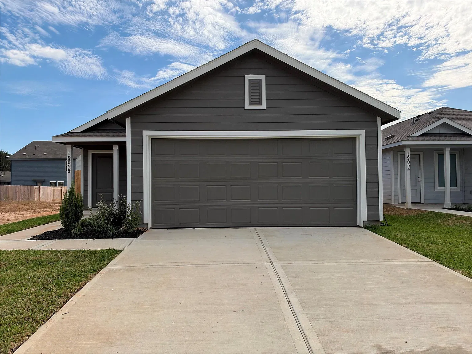 4 bed, 2.0 bath, 1600 sqft, $1,700 — Photo 1