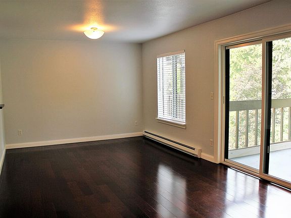 3rd image of 10520 NE 32nd Pl APT J304