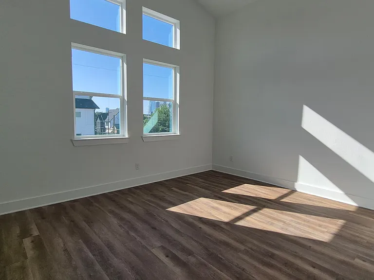 3003 Delano St — Photo 32