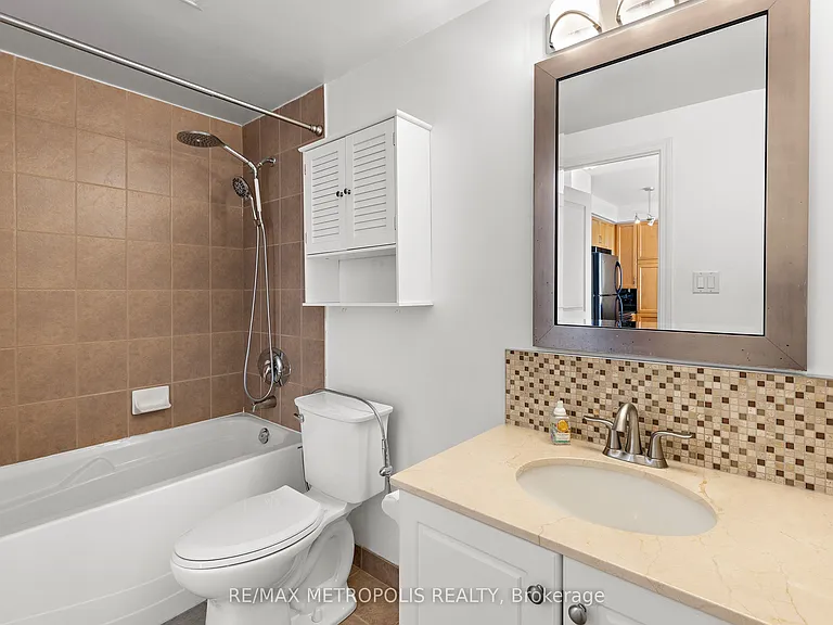 2495 Dundas St W #412 — Photo 26