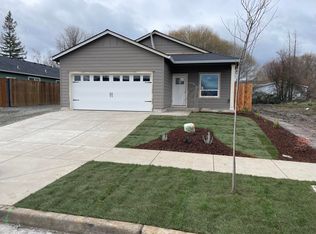 449 Spring Valley Dr, Medford, OR 97501