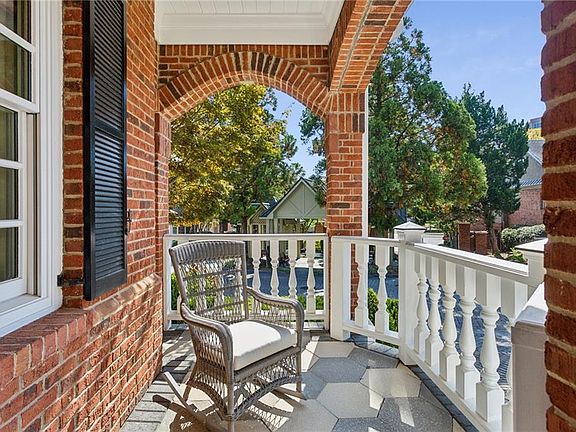 2nd image of 1036 Arbor Trce