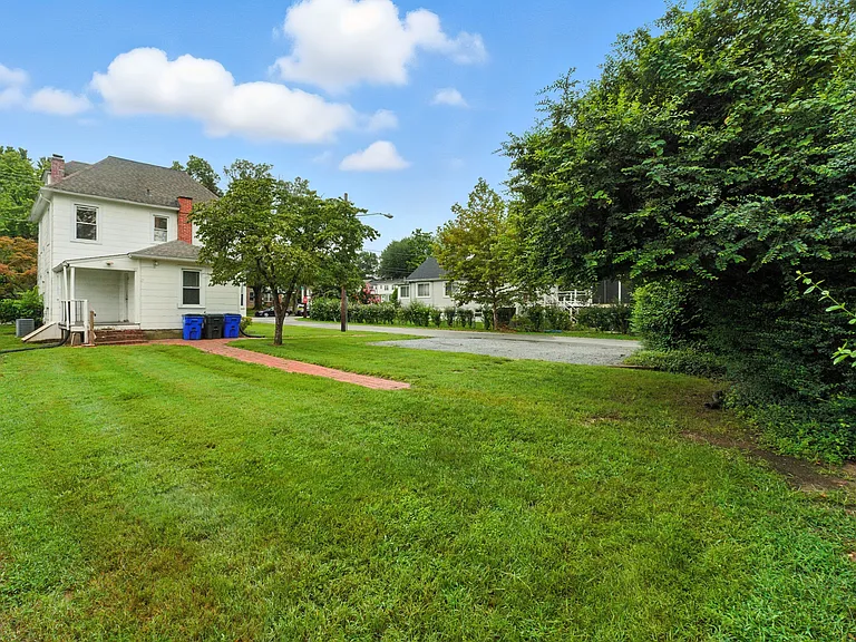 5100 Berwyn Rd — Photo 14