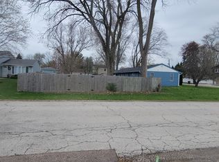 27 Wilbur Ave, Warrenville, IL 60555