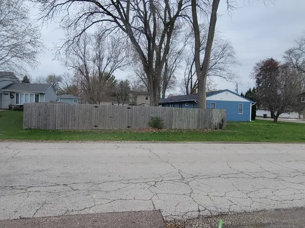 27 Wilbur Ave, Warrenville, IL 60555