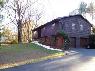 8 Caroll Dr, Suffern, NY 10901