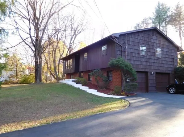 8 Caroll Drive, Suffern, NY 10901
