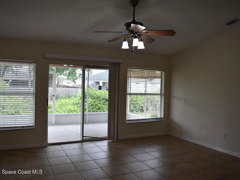 334 Bordeaux Ave NE — Photo 11