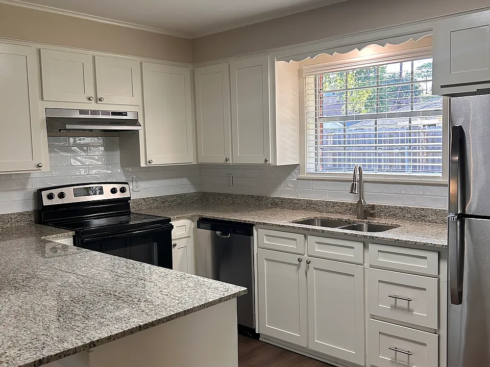 404 Post Oak Blvd