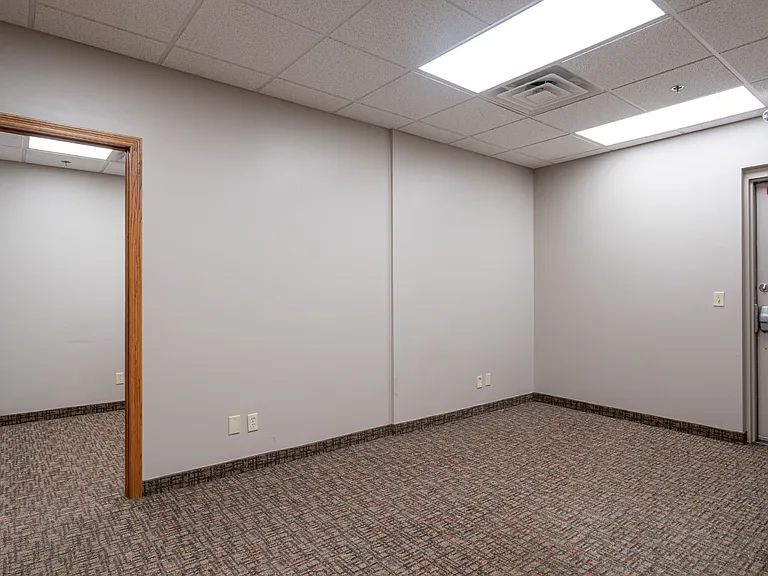 3327 W Capital Ave — Photo 21