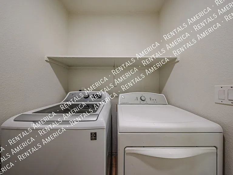 2354 E Browning Pl — Photo 14