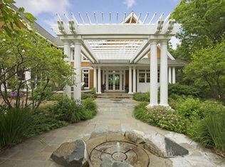 8 Bent Tree Ct, North Oaks, MN 55127