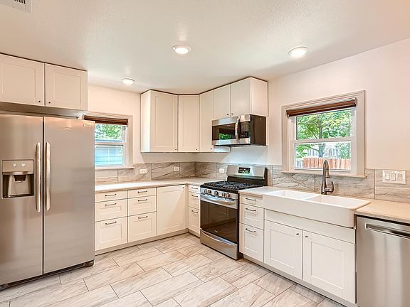 4th image of 702 W Crestland Dr