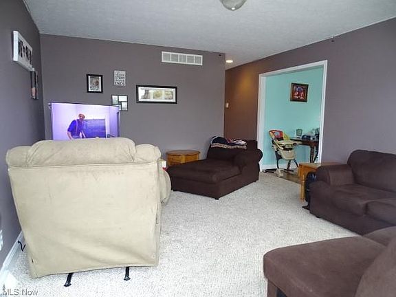 4th image of 228 Pauline Ave