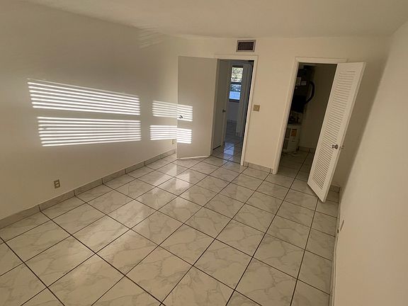 3rd image of 2420 Johnson St APT 204