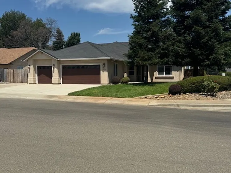 1390 Empress Ln — Photo 2