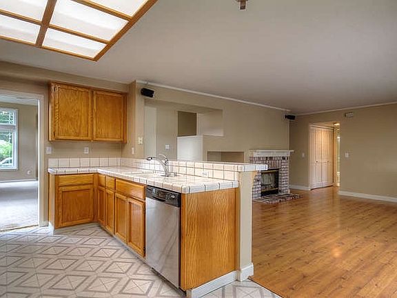 5th image of 1310 Claremont Dr