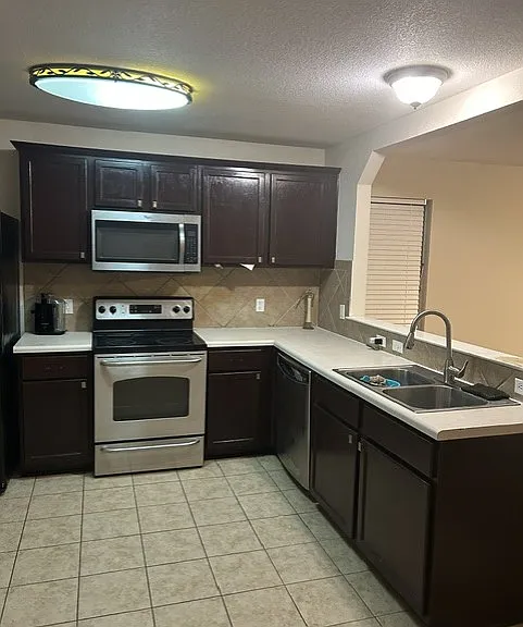 3200 John Porter Dr — Photo 2