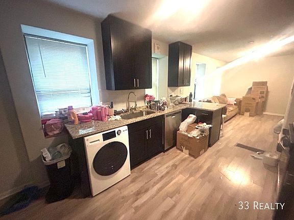 3rd image of 1420 W Blackhawk St APT 1R