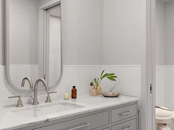 4th image of 547 W 47th St #1107