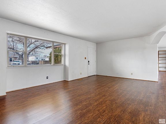 5th image of 330 Sandia Dr