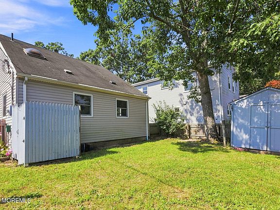3rd image of 2138 Schoeberlein Avenue