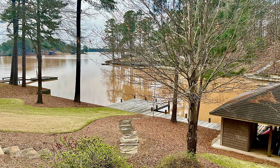 2nd image of 188 Lakeshore Dr S
