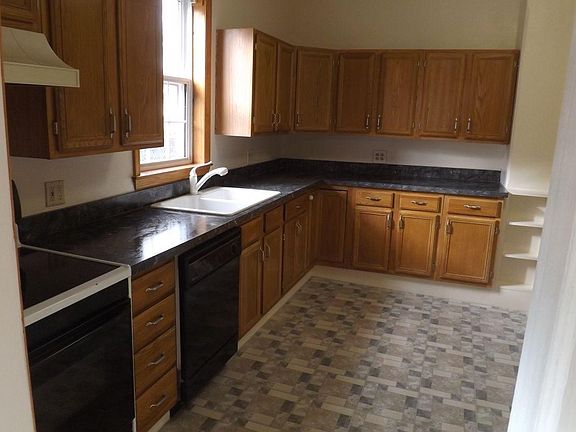 kitchen area has room or table and chairs