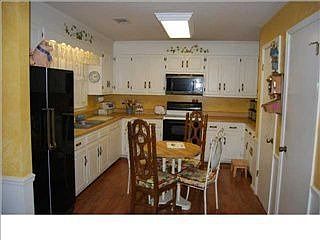 3rd image of 1905 Fairmont Dr